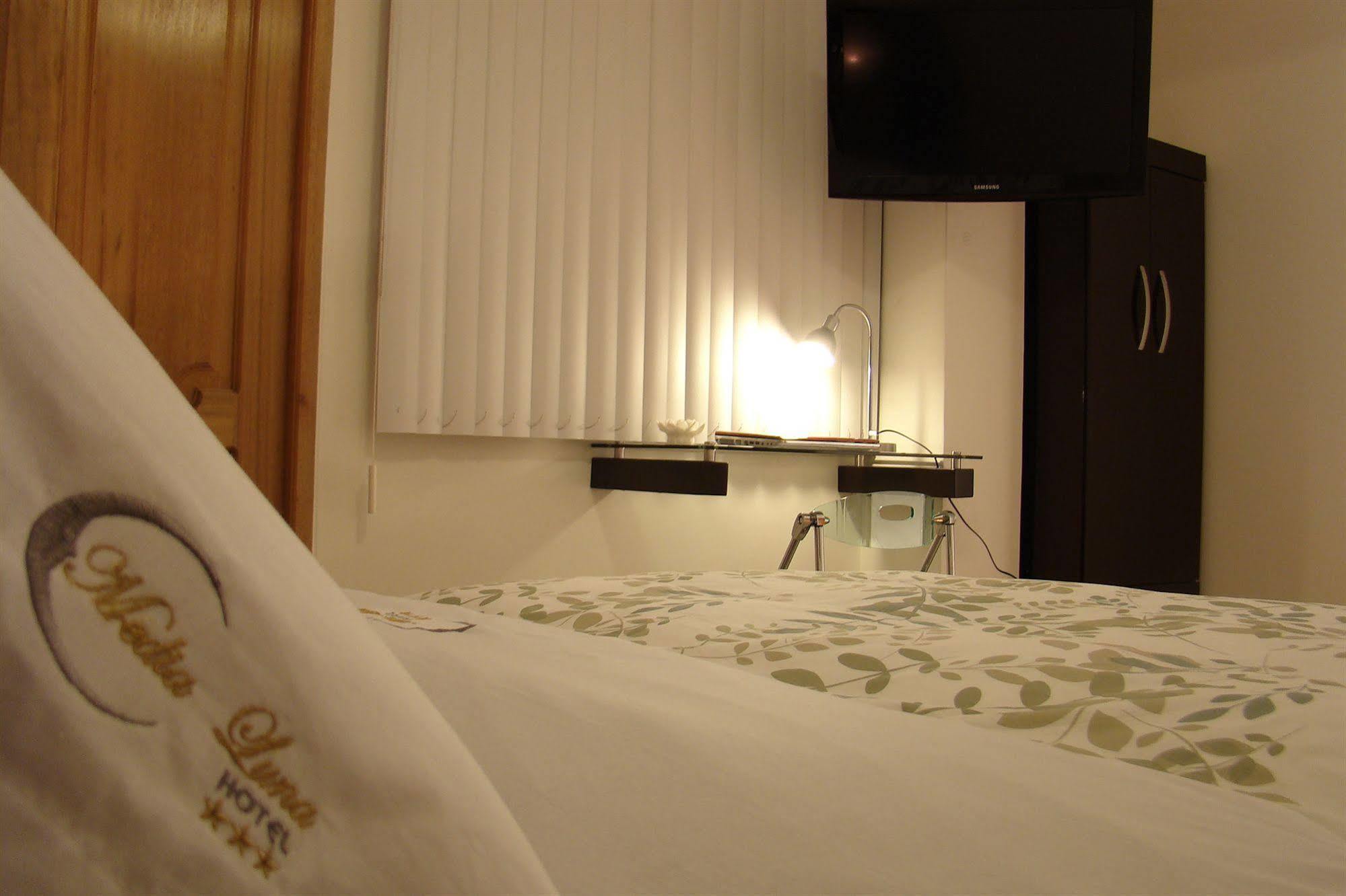 Hostal Media Luna تروخيو المظهر الخارجي الصورة